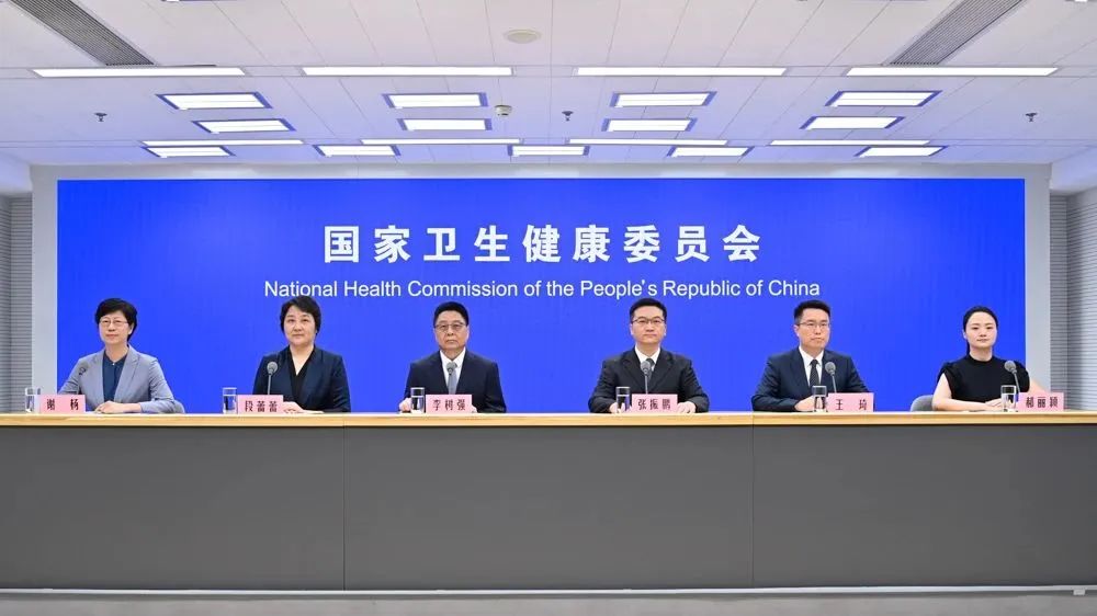 北京地坛医院专家参加国家卫健委新闻发布会，介绍时令节气与健康(大暑)有关情况