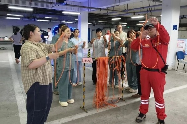 北京地坛医院开展安全生产月趣味体验宣传日活动